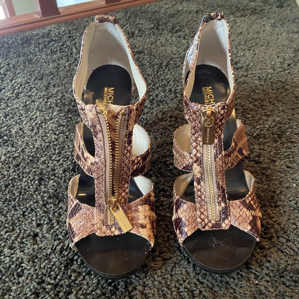 Michael Kors Size 8 NEVER WORN